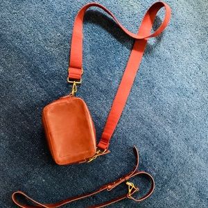 Madewell burgandy transport camera bag